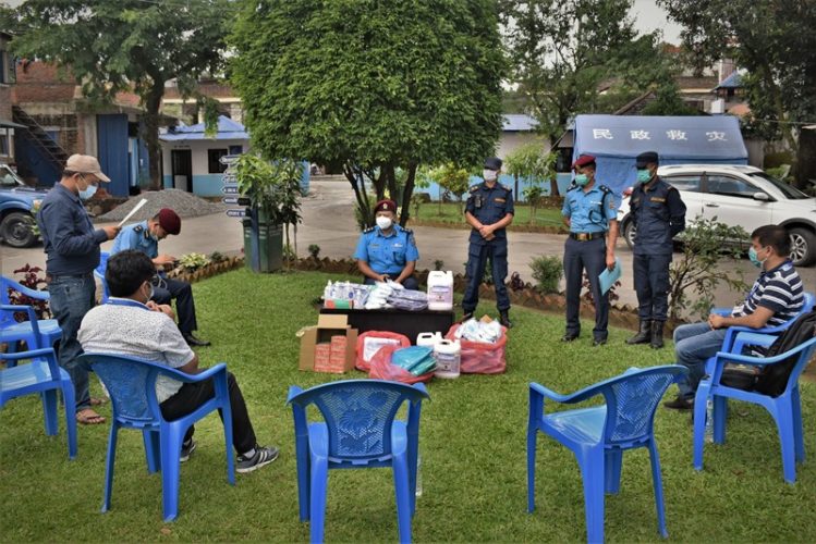 प्रहरीलाई स्वास्थ्य सुरक्षा सामग्री